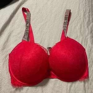 BOMBSHELL red lace push up bra!! ONLY WORN ONCE 💖